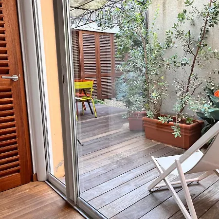 Un Patio A *